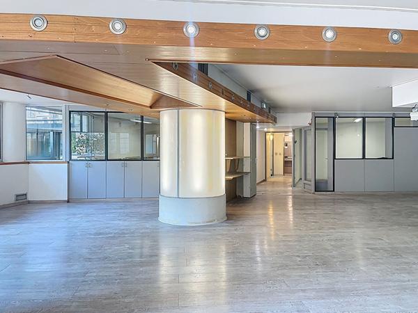 Manosque, Local commercial 5 pièces 303 m²