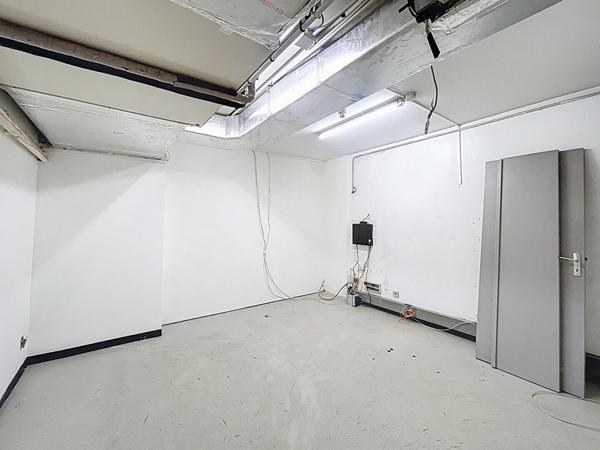 Manosque, Local commercial 5 pièces 303 m²