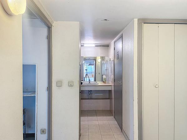 Manosque, Local commercial 5 pièces 303 m²