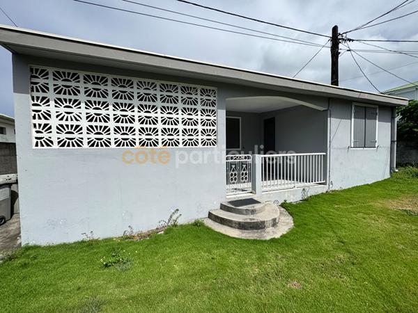 Vente
                Maison89 m² - 4 Pièces -
                    SAINTE ANNE (97180)