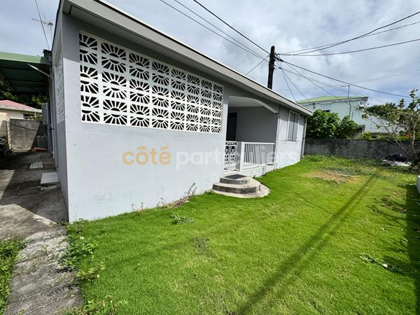 Vente
                Maison89 m² - 4 Pièces -
                    SAINTE ANNE (97180)