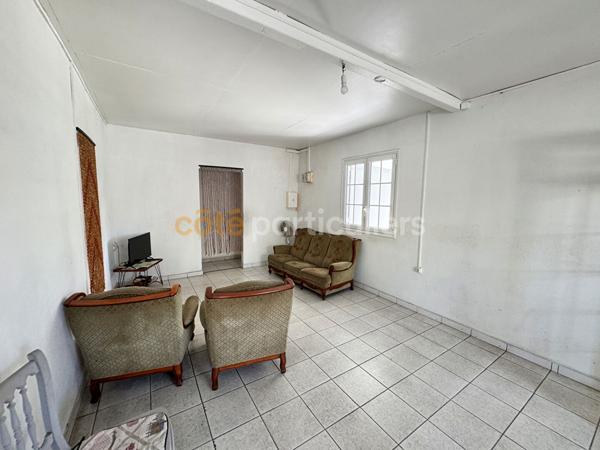 Vente
                Maison89 m² - 4 Pièces -
                    SAINTE ANNE (97180)