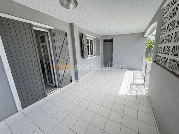 Vente
                Maison89 m² - 4 Pièces -
                    SAINTE ANNE (97180)
