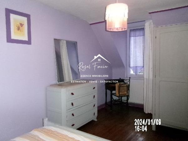 Au calme, dans une rue peu passante, proche du camping