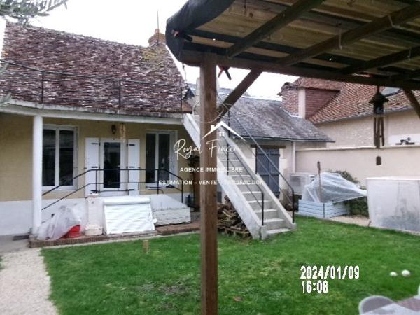 Au calme, dans une rue peu passante, proche du camping