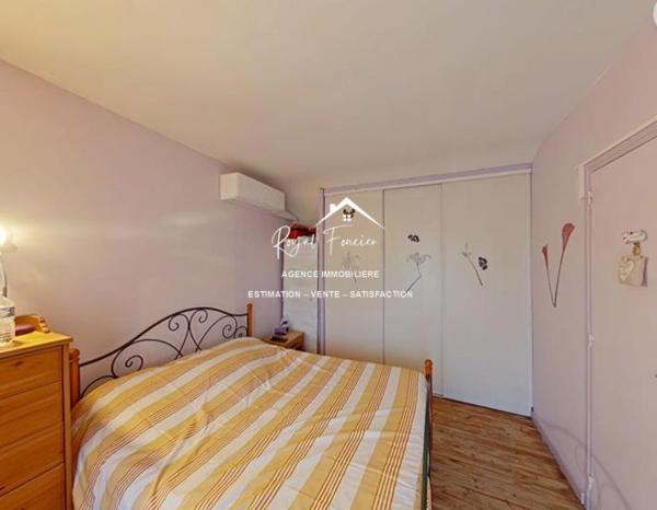 Au calme, dans une rue peu passante, proche du camping