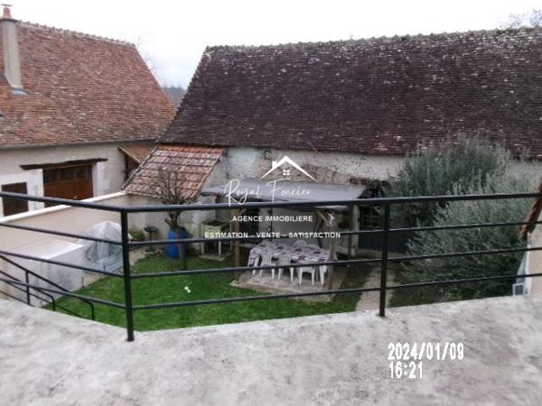 Au calme, dans une rue peu passante, proche du camping