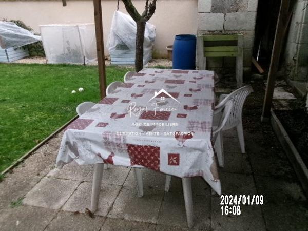 Au calme, dans une rue peu passante, proche du camping