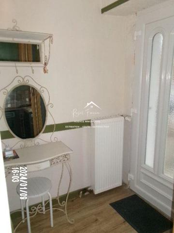 Au calme, dans une rue peu passante, proche du camping