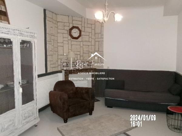 Au calme, dans une rue peu passante, proche du camping