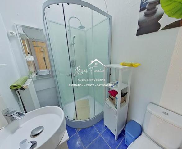 Au calme, dans une rue peu passante, proche du camping