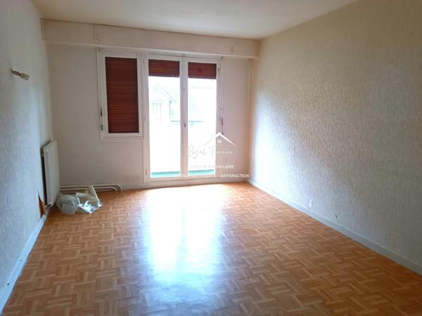 Bien situé, dans un quartier recherché proche de la gare SNCF à pied