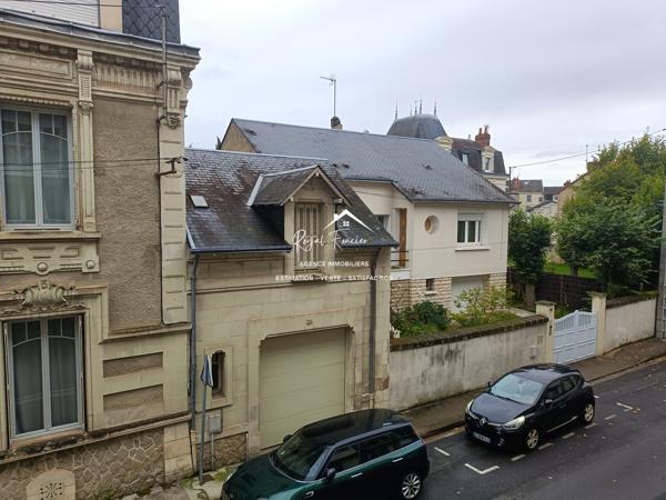 Bien situé, dans un quartier recherché proche de la gare SNCF à pied