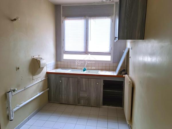 Bien situé, dans un quartier recherché proche de la gare SNCF à pied