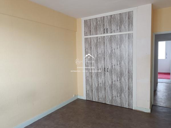 Bien situé, dans un quartier recherché proche de la gare SNCF à pied