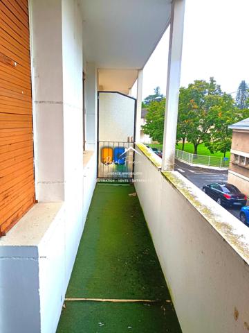 Bien situé, dans un quartier recherché proche de la gare SNCF à pied