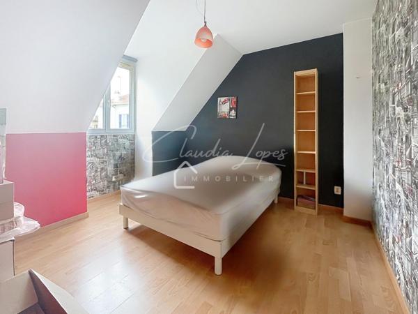 MAISON FAMILIALE, 5 CHAMBRES AVEC SOUS-SOL TOTAL