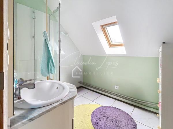 MAISON FAMILIALE, 5 CHAMBRES AVEC SOUS-SOL TOTAL