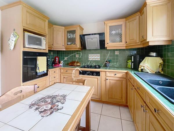 MAISON FAMILIALE, 5 CHAMBRES AVEC SOUS-SOL TOTAL