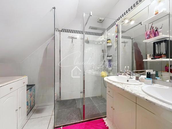 MAISON FAMILIALE, 5 CHAMBRES AVEC SOUS-SOL TOTAL