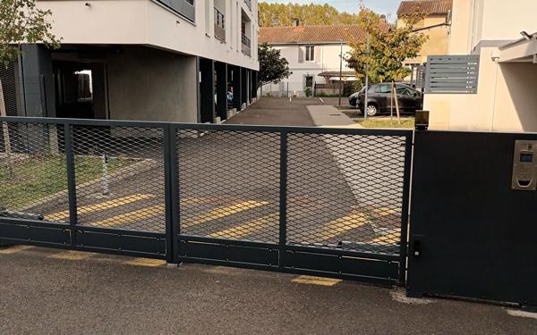 Stationnement à louer