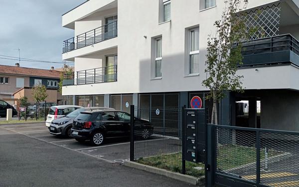 Stationnement à louer
