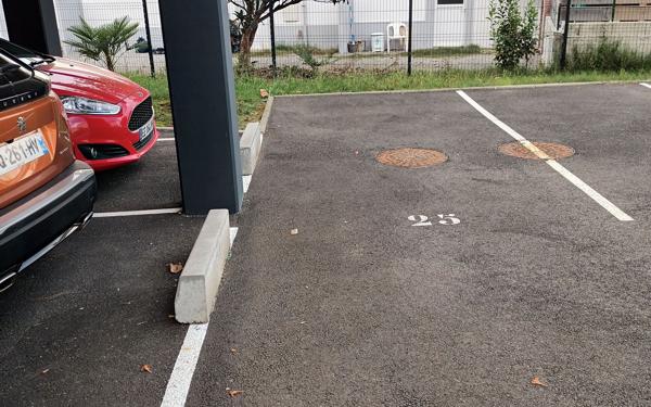Stationnement à louer