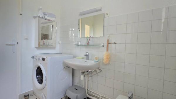 ENSEMBLE IMMOBILIER AVEC 3 MAISONS ET 1923 M2 DE TERRAIN A 700 M DE LA PLAGE