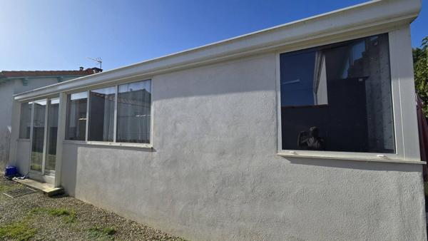 ENSEMBLE IMMOBILIER AVEC 3 MAISONS ET 1923 M2 DE TERRAIN A 700 M DE LA PLAGE