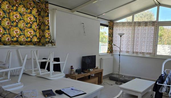 ENSEMBLE IMMOBILIER AVEC 3 MAISONS ET 1923 M2 DE TERRAIN A 700 M DE LA PLAGE