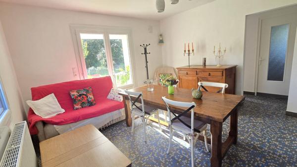 ENSEMBLE IMMOBILIER AVEC 3 MAISONS ET 1923 M2 DE TERRAIN A 700 M DE LA PLAGE