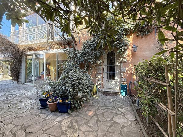 FONTLOZIER Maison atypique et charmante de 273 m² dont espace pro ou appartement indépendant