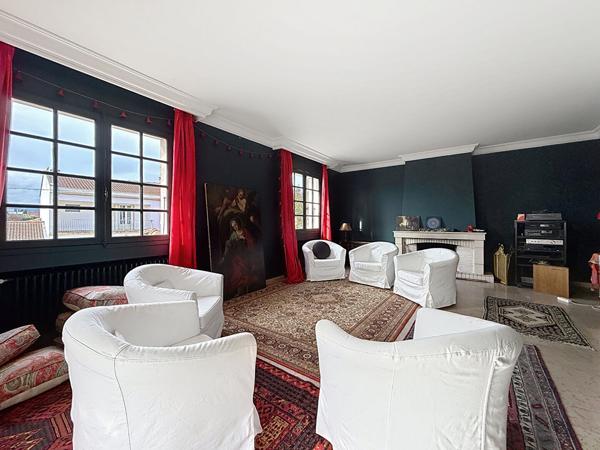 FONTLOZIER Maison atypique et charmante de 273 m² dont espace pro ou appartement indépendant