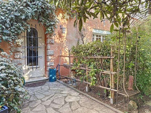 FONTLOZIER Maison atypique et charmante de 273 m² dont espace pro ou appartement indépendant