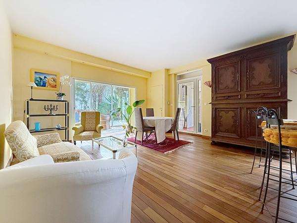 FONTLOZIER Maison atypique et charmante de 273 m² dont espace pro ou appartement indépendant