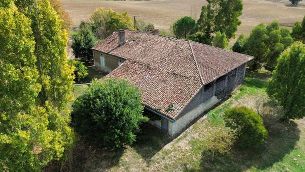 Mauvezin (32120) Ancien Corps de Ferme Gersois à Rénover – 130 m² Habitation + 550 m² Dépendances – Vue Pyrénées