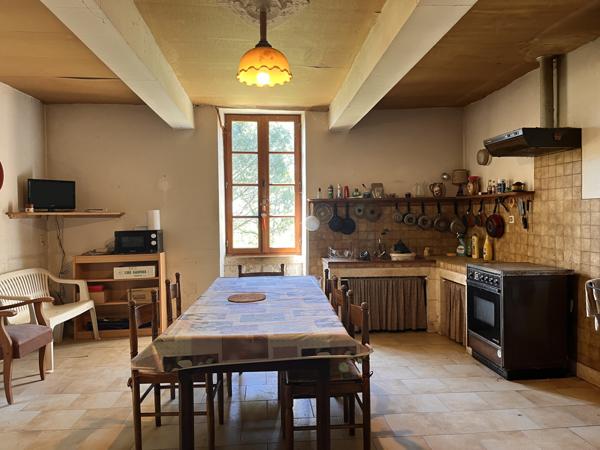 Mauvezin (32120) Ancien Corps de Ferme Gersois à Rénover – 130 m² Habitation + 550 m² Dépendances – Vue Pyrénées