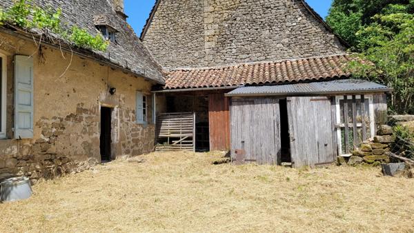 Maisons auvergnates (1 grande et 1 petite) avec terrain