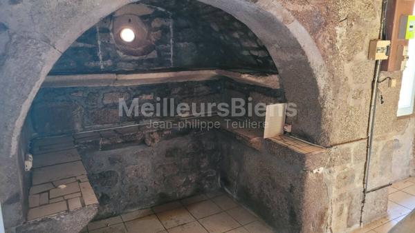 Maisons auvergnates (1 grande et 1 petite) avec terrain