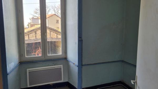 Maisons auvergnates (1 grande et 1 petite) avec terrain