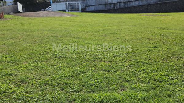 Terrain 635m² SAINT PIERRE destiné aux commerces ou bureaux dans zone industrielle