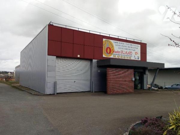 VILLAINES-LA-JUHEL (53), bâtiment en structure métallique, à usage professionnel, de plain-pied...