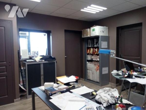 VILLAINES-LA-JUHEL (53), bâtiment en structure métallique, à usage professionnel, de plain-pied...