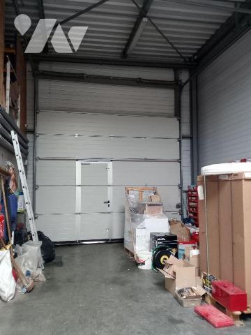 VILLAINES-LA-JUHEL (53), bâtiment en structure métallique, à usage professionnel, de plain-pied...