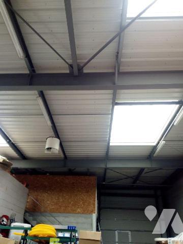 VILLAINES-LA-JUHEL (53), bâtiment en structure métallique, à usage professionnel, de plain-pied...