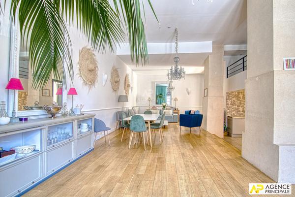 Versailles Saint-Louis Appartement 5 pièces 114 m² au sol (105 m² carrez) €1 150 000 ** - Référence 25560