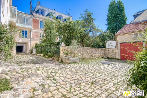 Versailles Saint-Louis Appartement 5 pièces 114 m² au sol (105 m² carrez) €1 150 000 ** - Référence 25560