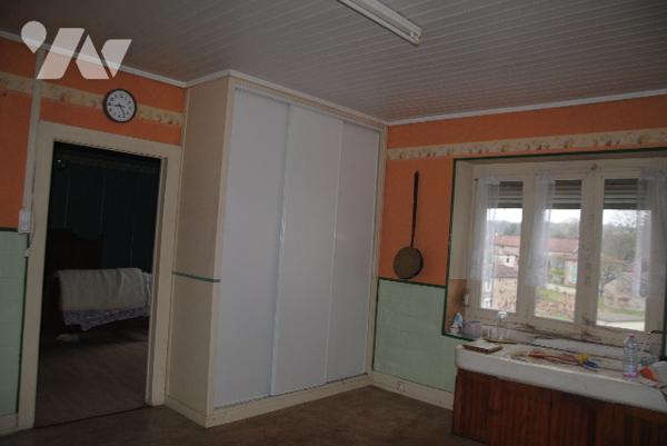 Maison à rénover indépend sur 3 nvx de 3 p., cuisine, douche, grenier, remise, jardin séparé, c/c HS