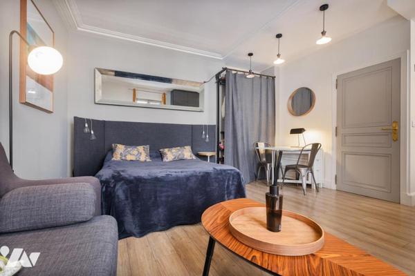 PARIS 8ᵉ – RUE ROYALE – STUDIO DE PRESTIGE AVEC CAVE – ADRESSE D’EXCEPTION