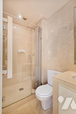 PARIS 8ᵉ – RUE ROYALE – STUDIO DE PRESTIGE AVEC CAVE – ADRESSE D’EXCEPTION